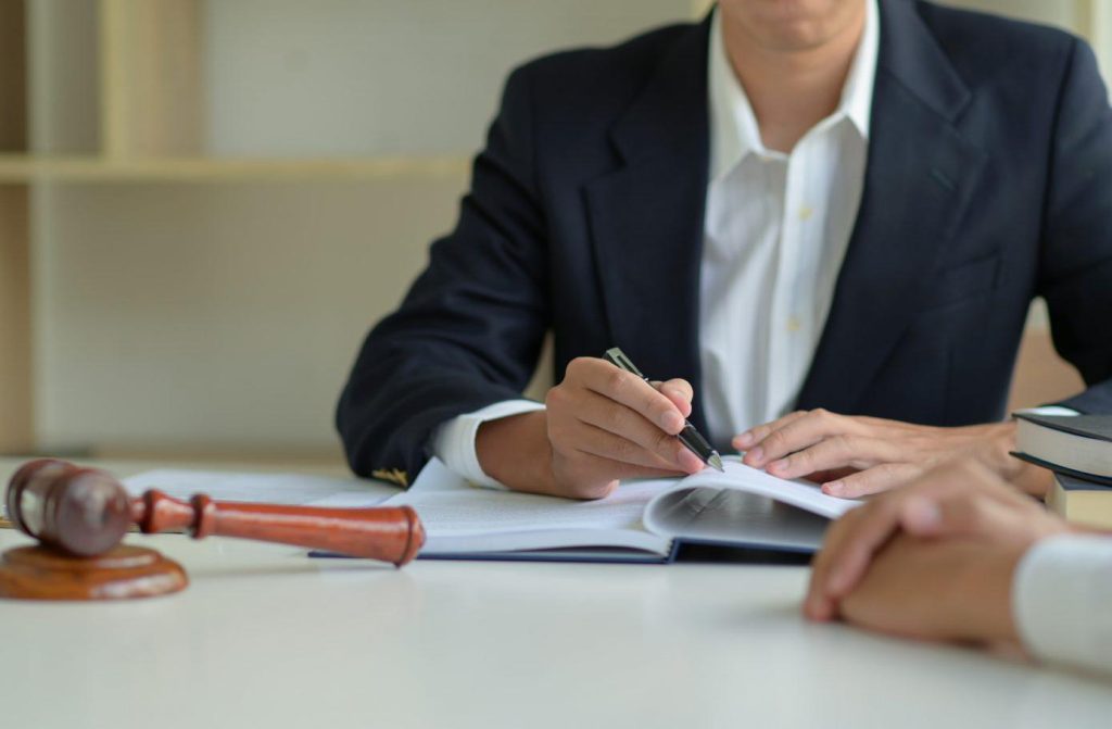 وکیل برای یک جلسه دادگاه