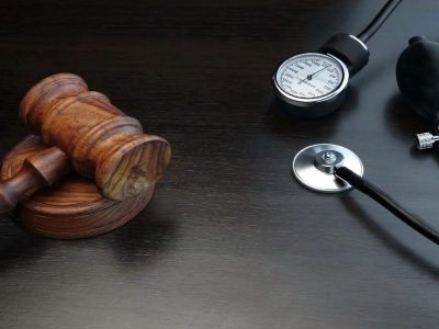 وکیل برای شکایت از مراکز زیبایی و درمانی